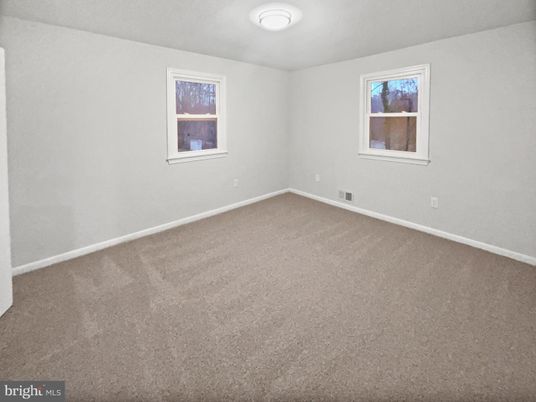 Empty room, Interior