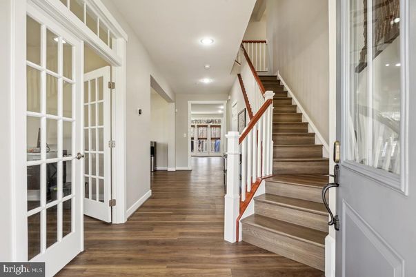 Interior, Recessed Lighting, Wood Texture Flooring