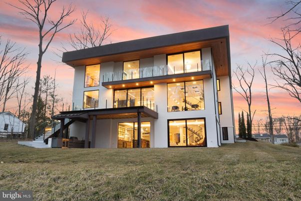Backyard, Exterior, Facade, Modern
