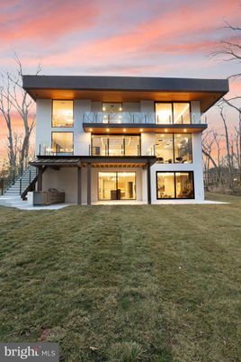 Backyard, Exterior, Facade, Modern