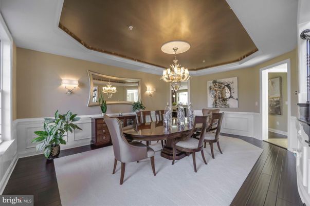 Chandelier, Dining room, Interior, Recessed Lighting, Wood Texture Flooring