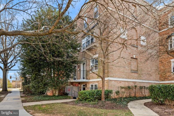 Exterior, Facade, Brick Facade, Rowhouse
