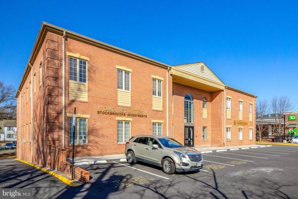 Exterior, Facade, Brick Facade, Rowhouse