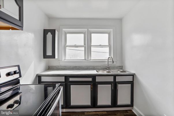 Interior, Kitchen, Washer, Wood Texture Flooring