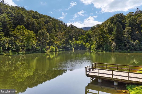Exterior, Lake