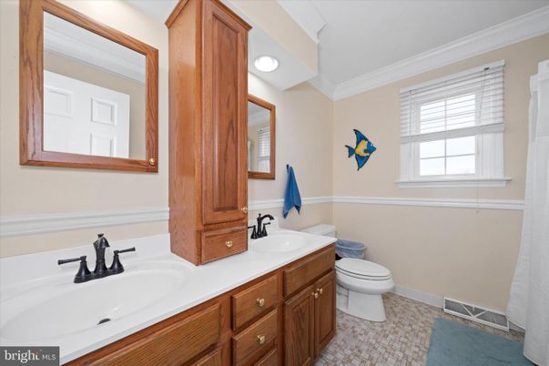 Bathroom, Dual Sink Vanities, Interior