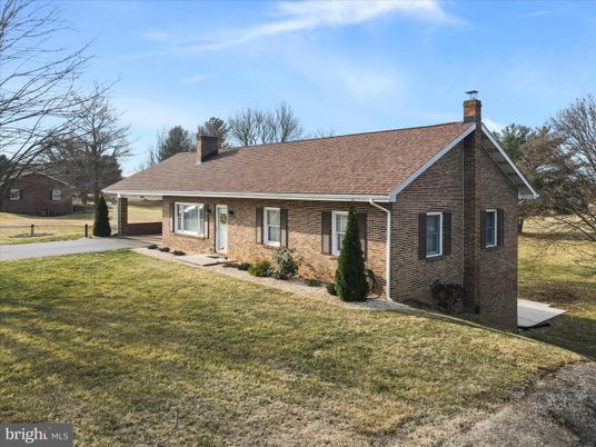 Backyard, Exterior, Facade, Brick Facade, Cape Cod