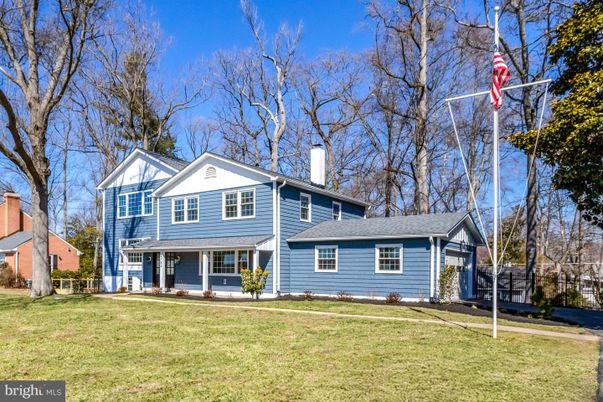 Backyard, Exterior, Facade, Split Level