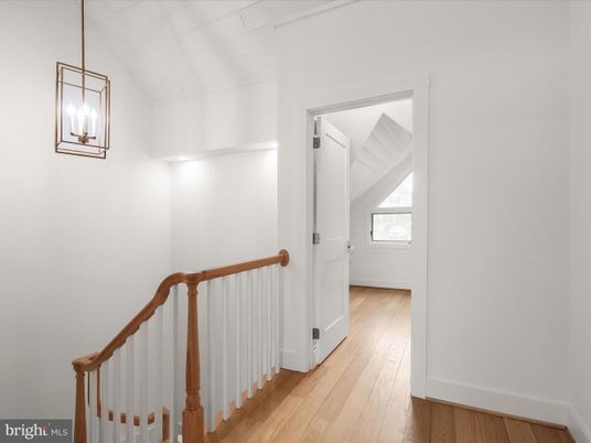 Interior, Pendant Lights, Wood Texture Flooring