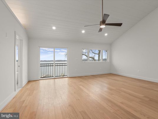 Empty room, Interior, Recessed Lighting, Water, Wood Texture Flooring