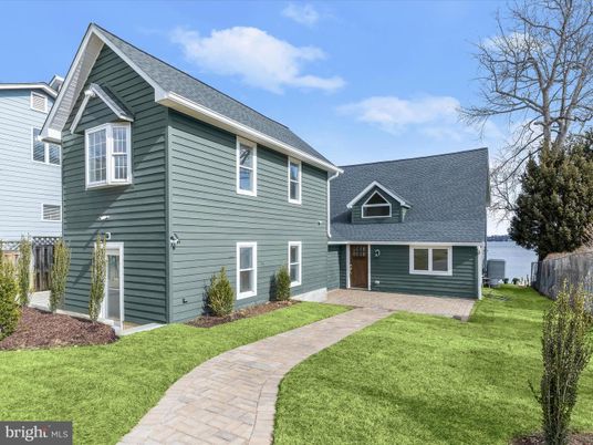 Exterior, Facade, Cape Cod