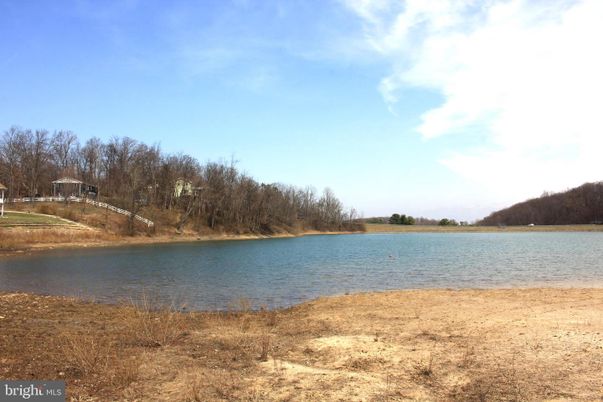 Exterior, Lake