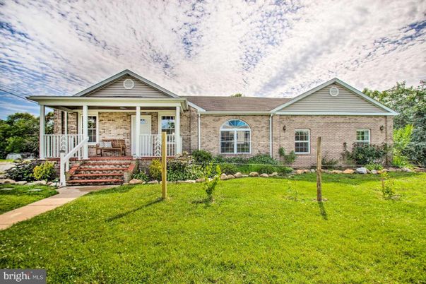 Exterior, Facade, Brick Facade, Ranch