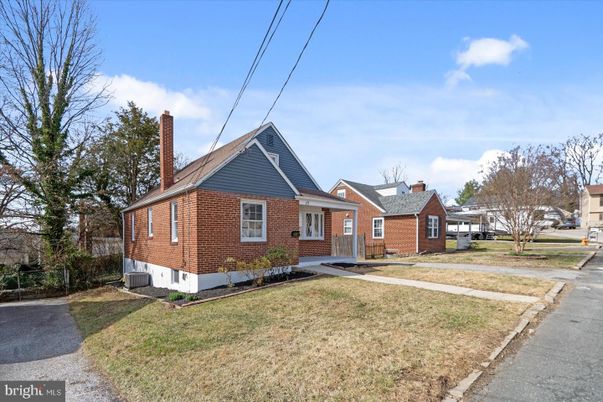 Backyard, Exterior, Facade, Brick Facade, Cape Cod