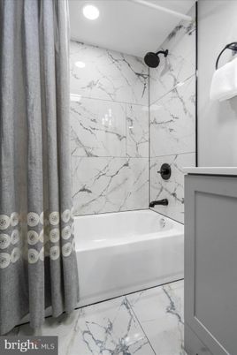 Bathroom, Interior, Marble, Marble Walls, Recessed Lighting