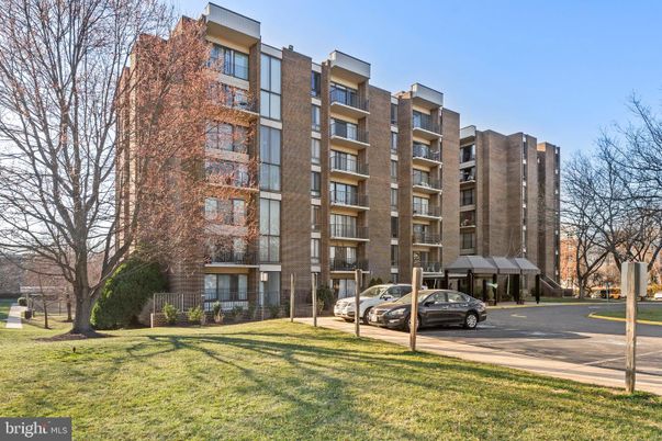Exterior, Facade, Condo Building