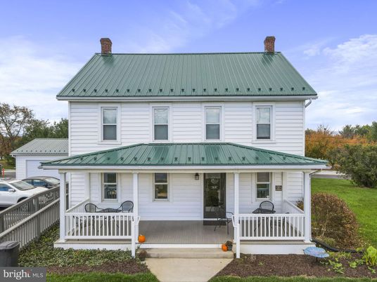 Exterior, Facade, Queen Anne Victorian