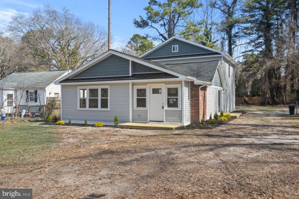 Exterior, Facade, Ranch