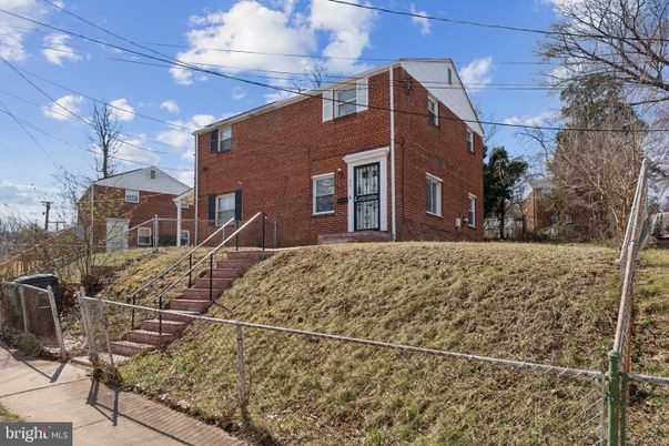 Exterior, Facade, Brick Facade, Rowhouse