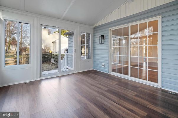 Empty room, Interior, Sun Room, Wood Texture Flooring