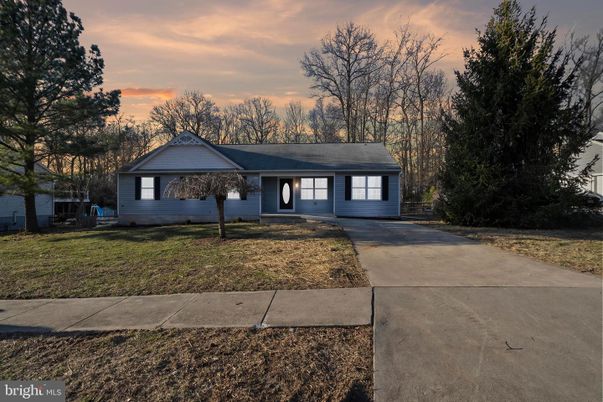Backyard, Exterior, Facade, Ranch