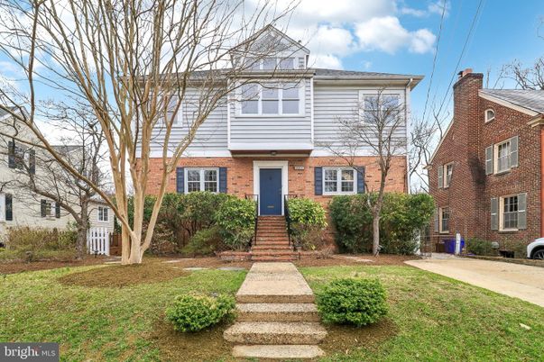 Exterior, Facade, Brick Facade, Split Level