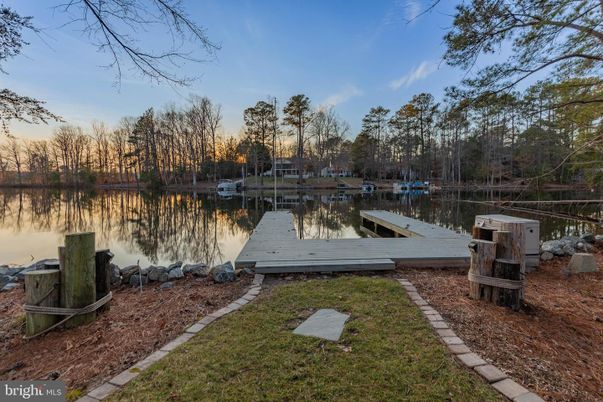 Exterior, Lake
