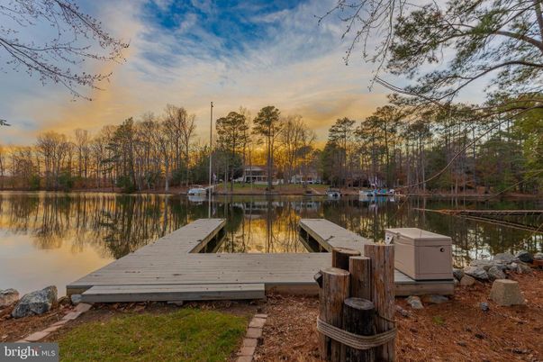 Exterior, Lake