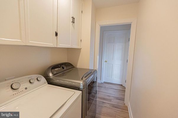 Interior, Utility Closets, Washer, Wood Texture Flooring