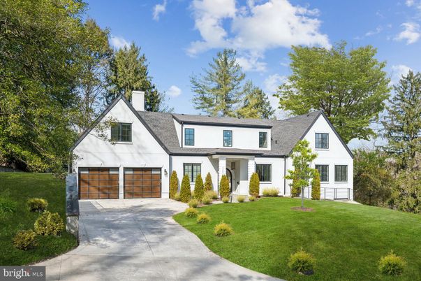Attached, Exterior, Facade, Farmhouse