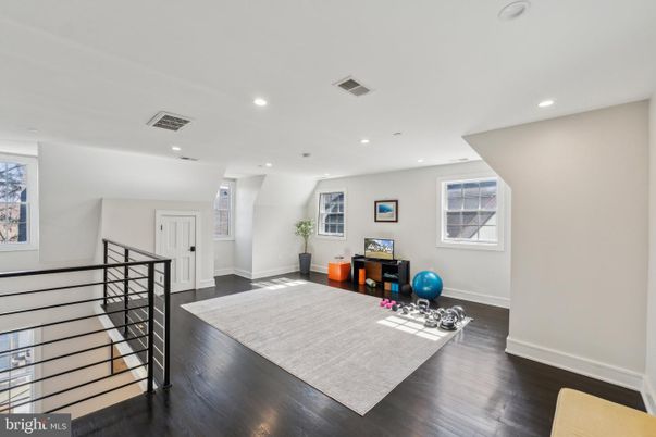 Fitness Equipment, Interior, Recessed Lighting, Wood Texture Flooring