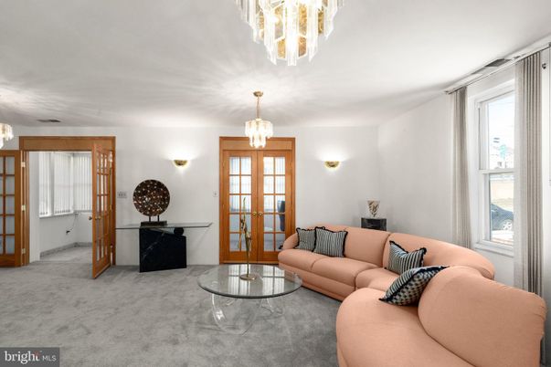 Chandelier, Interior, Living room