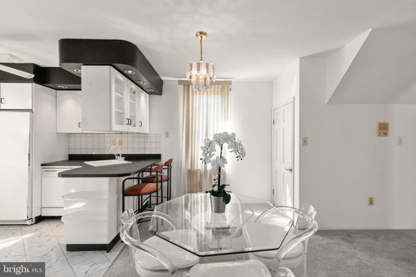 Chandelier, Dining room, Interior, Kitchen, Marble