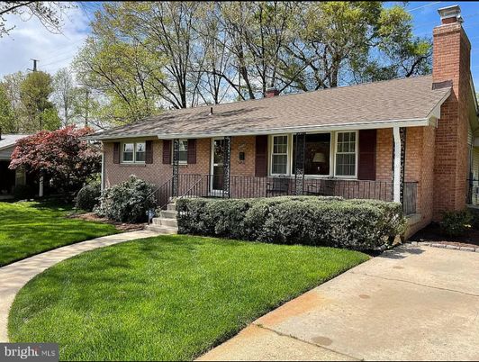Exterior, Facade, Brick Facade, Ranch