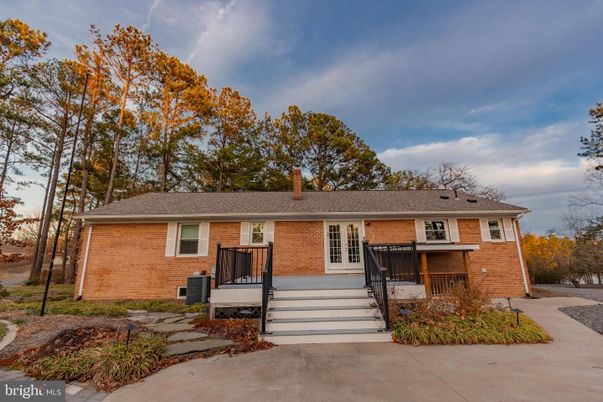 Exterior, Facade, Brick Facade, Raised Ranch