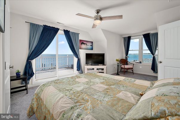 Bedroom, Interior, Water