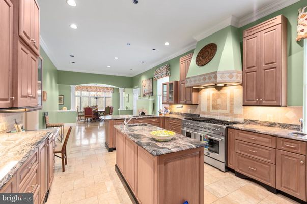 Dining room, Interior, Kitchen, Recessed Lighting, Stainless Steel Appliances
