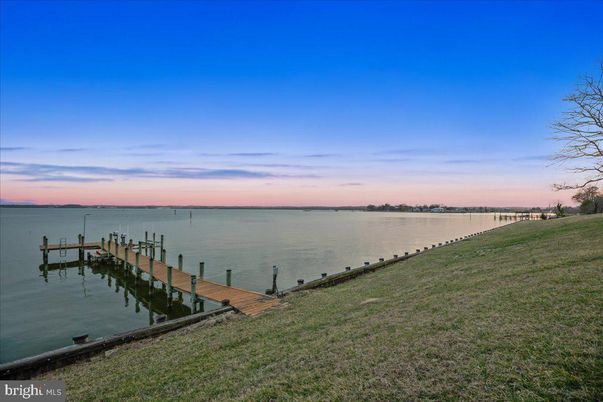 Exterior, Lake