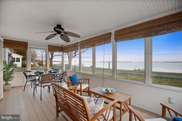 Dining room, Interior, Sun Room, Water, Wood Texture Flooring