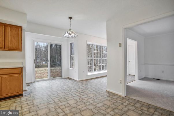 Empty room, Interior, Pendant Lights