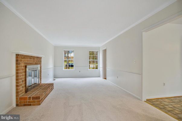 Empty room, Fireplace, Interior, Washer