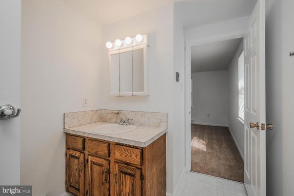 Bathroom, Interior, Tile Countertops