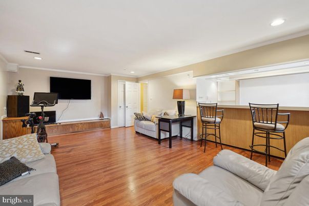 Fitness Equipment, Interior, Living room, Recessed Lighting, Wood Texture Flooring