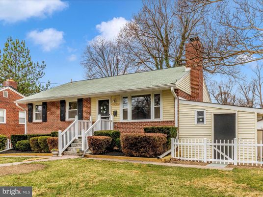 Exterior, Facade, Brick Facade, Cape Cod