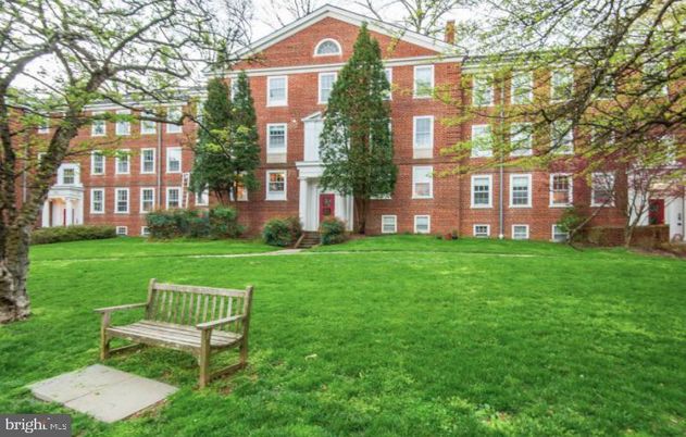 Backyard, Exterior, Facade, Brick Facade, Georgian