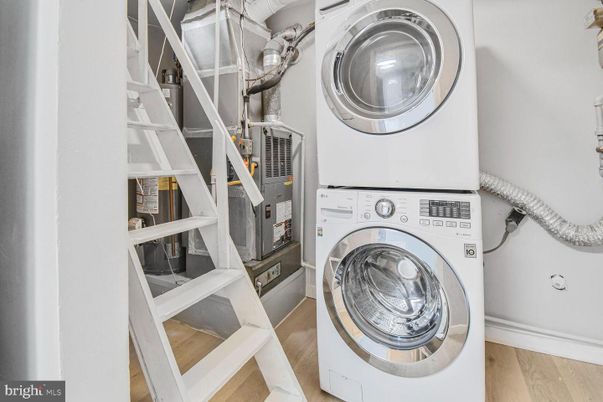 Interior, Utility Closets, Washer, Wood Texture Flooring