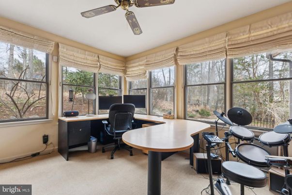Home Office, Interior