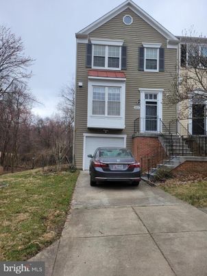 Attached, Exterior, Facade, Rowhouse