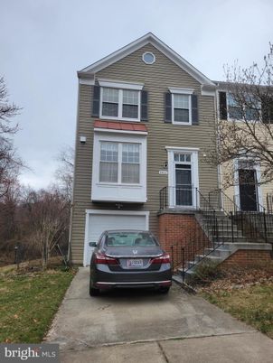 Exterior, Facade, Rowhouse