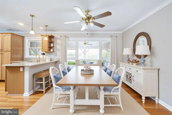 Dining room, Interior, Kitchen, Pendant Lights, Recessed Lighting, Wood Texture Flooring